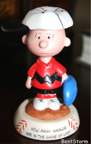 2000 Peanuts Hallmark CHARLIE BROWN Baseball Figurine  